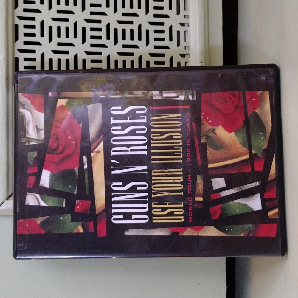 Guns N Roses Use Your Illusion World Tour - 1992 in Tokyo DVD